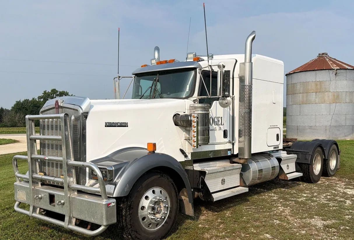 2012 Kenworth W900 Semi Truck