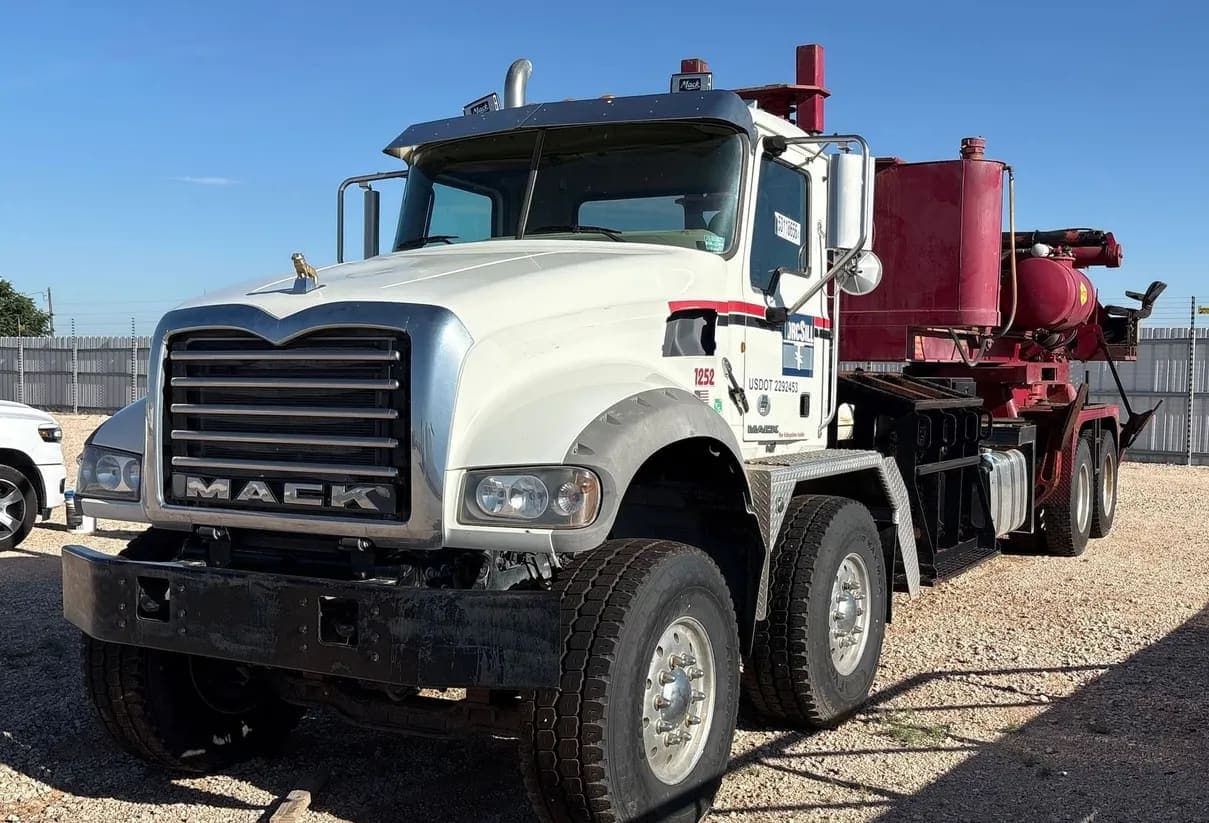 2013 Mack GU713 Drilling Rig Truck