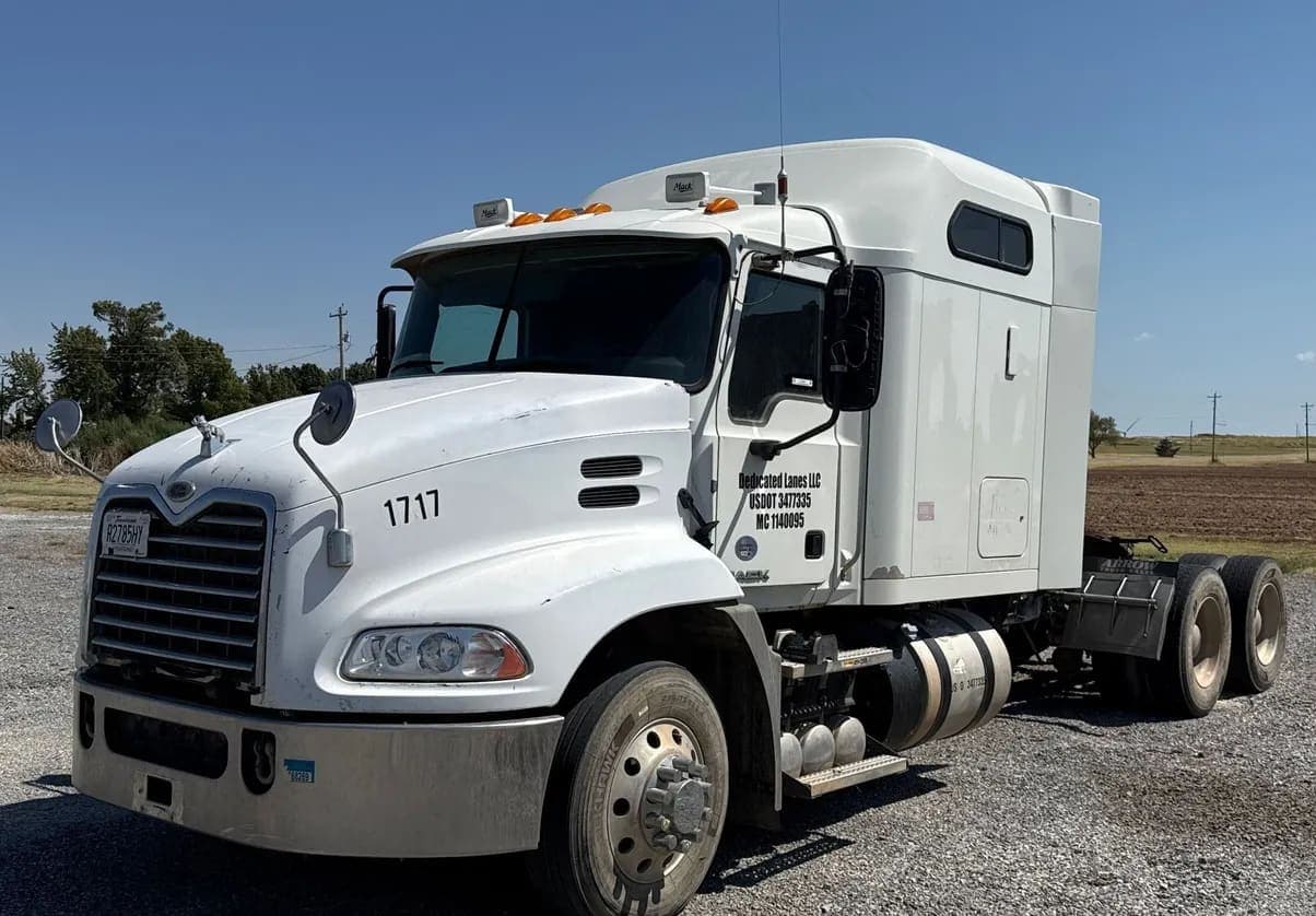 2018 Mack CXU613 Semi Truck