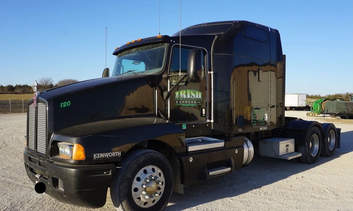 2007 Kenworth T600 Semi Truck