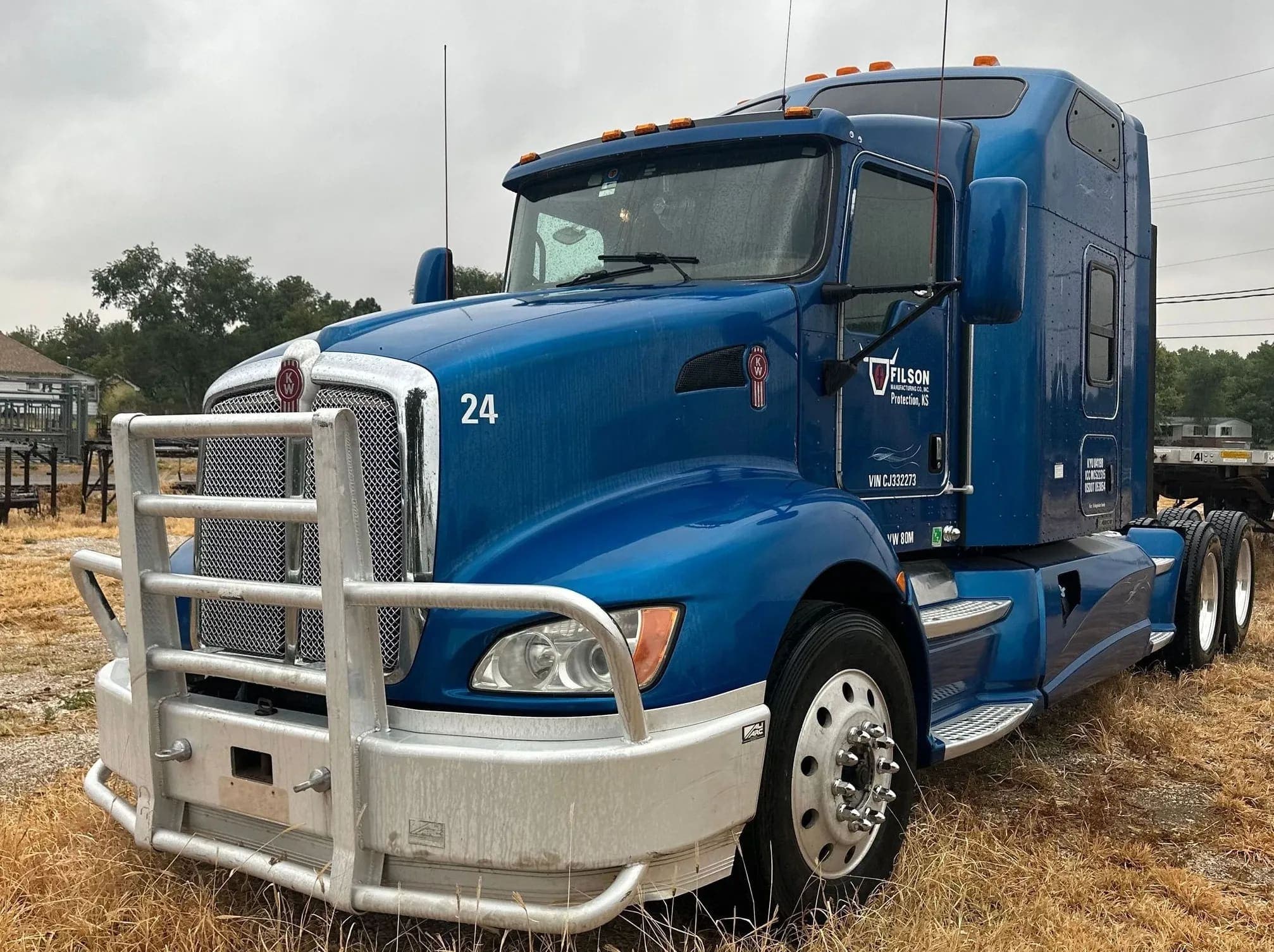 2012 Kenworth T600 Semi Truck