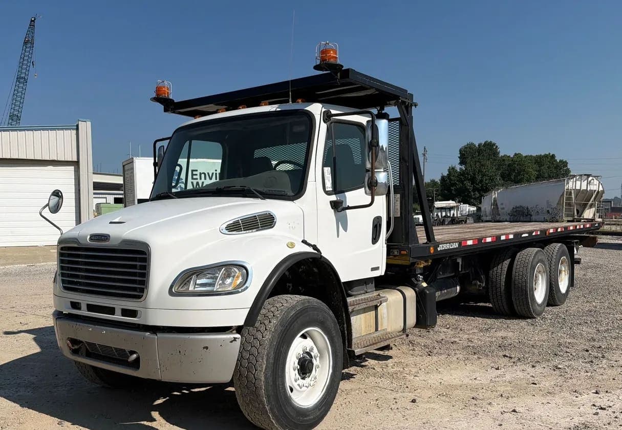 2012 Freightliner Business Class M2 106